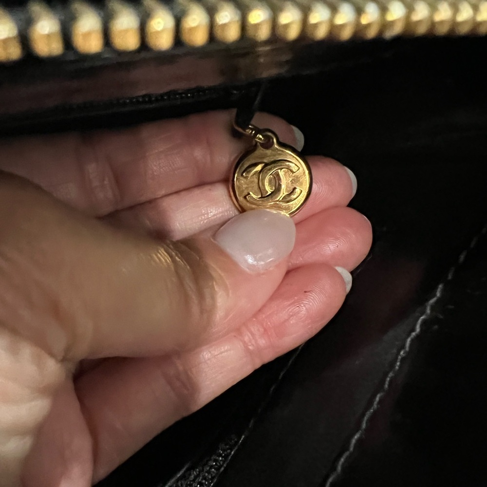 24k gold hardware Chanel vintage tote bag - Picture 14 of 17